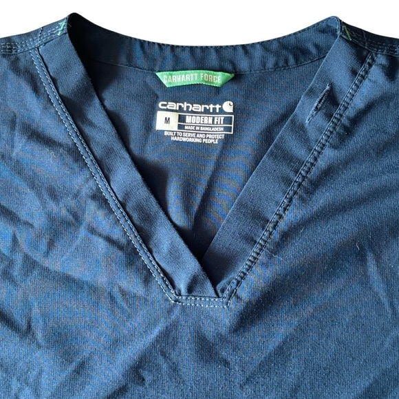 Carhartt Dark Blue Medical Scrub Top Size Medium Modern Fit - Picture 2 of 3